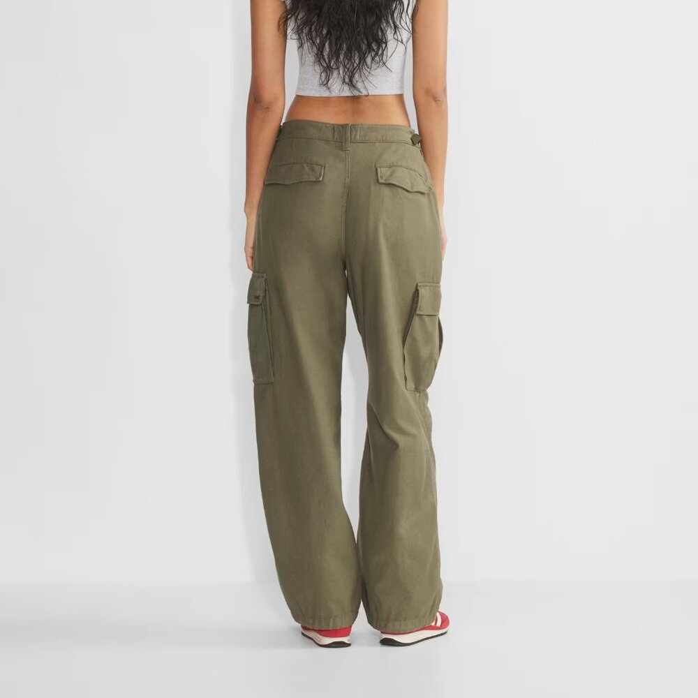 Aritzia Tna Army Green Supply Cargo Pants, Size 2